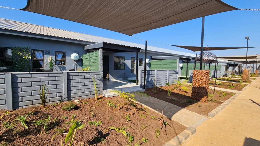 To Let 1 Bedroom Property for Rent in Melodie North West